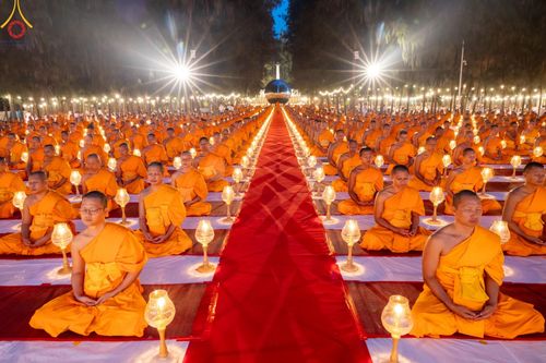 ภาพ No.191308:พิธีจุดประทีปถวายเป็นพุทธบูชา และบูชาธรรมมหาปูชนียาจารย์ ณ อนุสรณ์สถานมหาวิหารพระมงคลเทพมุนี (โลตัสแลนด์) อ.สองพี่น้อง จ.สุพรรณบุรี ในโครงการธรรมยาตรา กตัญญูบูชา มหาปูชนียาจารย์ พระมงคลเทพมุนี(สด จนฺทสโร) พระผู้ปราบมาร อนุสรณ์สถาน 7 แห่ง ปีที่ 13