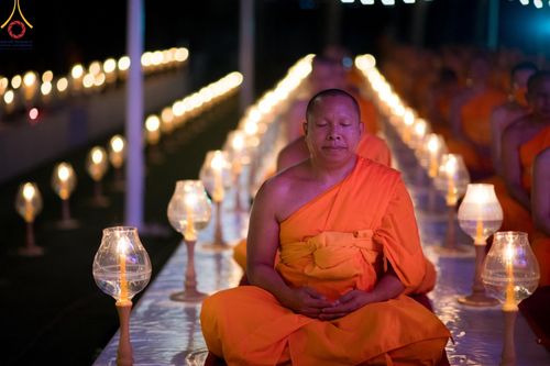 ภาพ No.191309:พิธีจุดประทีปถวายเป็นพุทธบูชา และบูชาธรรมมหาปูชนียาจารย์ ณ อนุสรณ์สถานมหาวิหารพระมงคลเทพมุนี (โลตัสแลนด์) อ.สองพี่น้อง จ.สุพรรณบุรี ในโครงการธรรมยาตรา กตัญญูบูชา มหาปูชนียาจารย์ พระมงคลเทพมุนี(สด จนฺทสโร) พระผู้ปราบมาร อนุสรณ์สถาน 7 แห่ง ปีที่ 13
