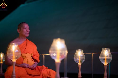 ภาพ No.191310:พิธีจุดประทีปถวายเป็นพุทธบูชา และบูชาธรรมมหาปูชนียาจารย์ ณ อนุสรณ์สถานมหาวิหารพระมงคลเทพมุนี (โลตัสแลนด์) อ.สองพี่น้อง จ.สุพรรณบุรี ในโครงการธรรมยาตรา กตัญญูบูชา มหาปูชนียาจารย์ พระมงคลเทพมุนี(สด จนฺทสโร) พระผู้ปราบมาร อนุสรณ์สถาน 7 แห่ง ปีที่ 13