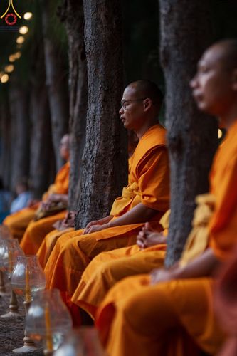 ภาพ No.191314:พิธีจุดประทีปถวายเป็นพุทธบูชา และบูชาธรรมมหาปูชนียาจารย์ ณ อนุสรณ์สถานมหาวิหารพระมงคลเทพมุนี (โลตัสแลนด์) อ.สองพี่น้อง จ.สุพรรณบุรี ในโครงการธรรมยาตรา กตัญญูบูชา มหาปูชนียาจารย์ พระมงคลเทพมุนี(สด จนฺทสโร) พระผู้ปราบมาร อนุสรณ์สถาน 7 แห่ง ปีที่ 13