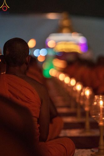 ภาพ No.191315:พิธีจุดประทีปถวายเป็นพุทธบูชา และบูชาธรรมมหาปูชนียาจารย์ ณ อนุสรณ์สถานมหาวิหารพระมงคลเทพมุนี (โลตัสแลนด์) อ.สองพี่น้อง จ.สุพรรณบุรี ในโครงการธรรมยาตรา กตัญญูบูชา มหาปูชนียาจารย์ พระมงคลเทพมุนี(สด จนฺทสโร) พระผู้ปราบมาร อนุสรณ์สถาน 7 แห่ง ปีที่ 13