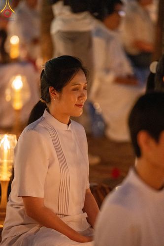 ภาพ No.191316:พิธีจุดประทีปถวายเป็นพุทธบูชา และบูชาธรรมมหาปูชนียาจารย์ ณ อนุสรณ์สถานมหาวิหารพระมงคลเทพมุนี (โลตัสแลนด์) อ.สองพี่น้อง จ.สุพรรณบุรี ในโครงการธรรมยาตรา กตัญญูบูชา มหาปูชนียาจารย์ พระมงคลเทพมุนี(สด จนฺทสโร) พระผู้ปราบมาร อนุสรณ์สถาน 7 แห่ง ปีที่ 13