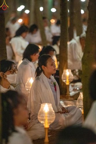 ภาพ No.191319:พิธีจุดประทีปถวายเป็นพุทธบูชา และบูชาธรรมมหาปูชนียาจารย์ ณ อนุสรณ์สถานมหาวิหารพระมงคลเทพมุนี (โลตัสแลนด์) อ.สองพี่น้อง จ.สุพรรณบุรี ในโครงการธรรมยาตรา กตัญญูบูชา มหาปูชนียาจารย์ พระมงคลเทพมุนี(สด จนฺทสโร) พระผู้ปราบมาร อนุสรณ์สถาน 7 แห่ง ปีที่ 13