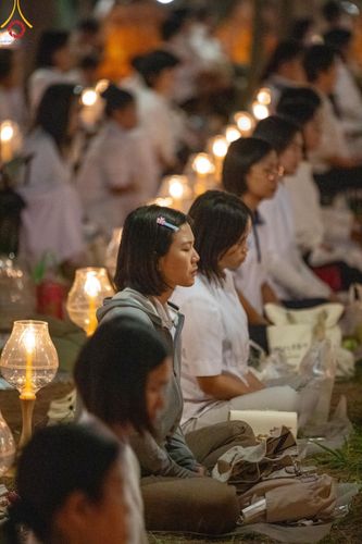 ภาพ No.191320:พิธีจุดประทีปถวายเป็นพุทธบูชา และบูชาธรรมมหาปูชนียาจารย์ ณ อนุสรณ์สถานมหาวิหารพระมงคลเทพมุนี (โลตัสแลนด์) อ.สองพี่น้อง จ.สุพรรณบุรี ในโครงการธรรมยาตรา กตัญญูบูชา มหาปูชนียาจารย์ พระมงคลเทพมุนี(สด จนฺทสโร) พระผู้ปราบมาร อนุสรณ์สถาน 7 แห่ง ปีที่ 13