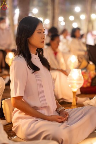 ภาพ No.191321:พิธีจุดประทีปถวายเป็นพุทธบูชา และบูชาธรรมมหาปูชนียาจารย์ ณ อนุสรณ์สถานมหาวิหารพระมงคลเทพมุนี (โลตัสแลนด์) อ.สองพี่น้อง จ.สุพรรณบุรี ในโครงการธรรมยาตรา กตัญญูบูชา มหาปูชนียาจารย์ พระมงคลเทพมุนี(สด จนฺทสโร) พระผู้ปราบมาร อนุสรณ์สถาน 7 แห่ง ปีที่ 13