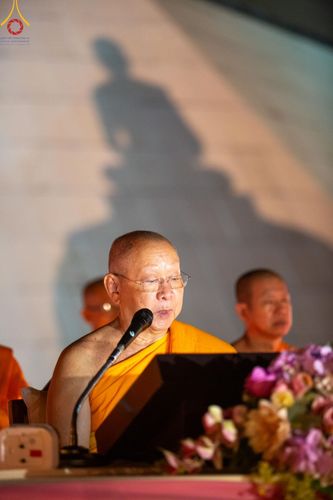 ภาพ No.191326:พิธีจุดประทีปถวายเป็นพุทธบูชา และบูชาธรรมมหาปูชนียาจารย์ ณ อนุสรณ์สถานมหาวิหารพระมงคลเทพมุนี (โลตัสแลนด์) อ.สองพี่น้อง จ.สุพรรณบุรี ในโครงการธรรมยาตรา กตัญญูบูชา มหาปูชนียาจารย์ พระมงคลเทพมุนี(สด จนฺทสโร) พระผู้ปราบมาร อนุสรณ์สถาน 7 แห่ง ปีที่ 13