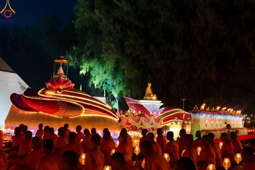 ภาพ No.191327:พิธีจุดประทีปถวายเป็นพุทธบูชา และบูชาธรรมมหาปูชนียาจารย์ ณ อนุสรณ์สถานมหาวิหารพระมงคลเทพมุนี (โลตัสแลนด์) อ.สองพี่น้อง จ.สุพรรณบุรี ในโครงการธรรมยาตรา กตัญญูบูชา มหาปูชนียาจารย์ พระมงคลเทพมุนี(สด จนฺทสโร) พระผู้ปราบมาร อนุสรณ์สถาน 7 แห่ง ปีที่ 13