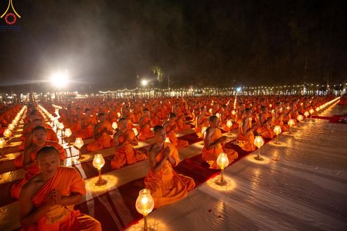 ภาพ No.191331:พิธีจุดประทีปถวายเป็นพุทธบูชา และบูชาธรรมมหาปูชนียาจารย์ ณ อนุสรณ์สถานมหาวิหารพระมงคลเทพมุนี (โลตัสแลนด์) อ.สองพี่น้อง จ.สุพรรณบุรี ในโครงการธรรมยาตรา กตัญญูบูชา มหาปูชนียาจารย์ พระมงคลเทพมุนี(สด จนฺทสโร) พระผู้ปราบมาร อนุสรณ์สถาน 7 แห่ง ปีที่ 13