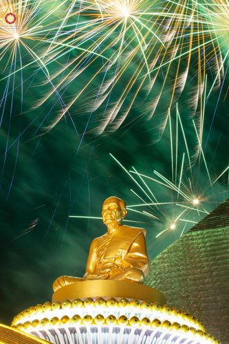 ภาพ No.191339:พิธีจุดประทีปถวายเป็นพุทธบูชา และบูชาธรรมมหาปูชนียาจารย์ ณ อนุสรณ์สถานมหาวิหารพระมงคลเทพมุนี (โลตัสแลนด์) อ.สองพี่น้อง จ.สุพรรณบุรี ในโครงการธรรมยาตรา กตัญญูบูชา มหาปูชนียาจารย์ พระมงคลเทพมุนี(สด จนฺทสโร) พระผู้ปราบมาร อนุสรณ์สถาน 7 แห่ง ปีที่ 13