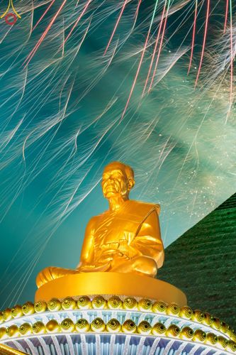 ภาพ No.191342:พิธีจุดประทีปถวายเป็นพุทธบูชา และบูชาธรรมมหาปูชนียาจารย์ ณ อนุสรณ์สถานมหาวิหารพระมงคลเทพมุนี (โลตัสแลนด์) อ.สองพี่น้อง จ.สุพรรณบุรี ในโครงการธรรมยาตรา กตัญญูบูชา มหาปูชนียาจารย์ พระมงคลเทพมุนี(สด จนฺทสโร) พระผู้ปราบมาร อนุสรณ์สถาน 7 แห่ง ปีที่ 13