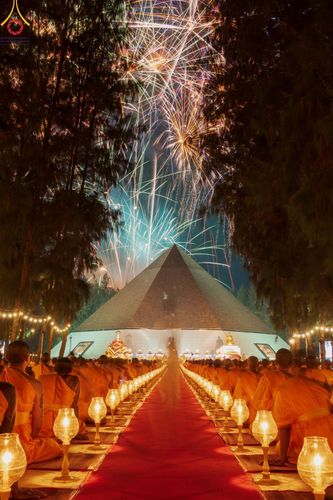 ภาพ No.191349:พิธีจุดประทีปถวายเป็นพุทธบูชา และบูชาธรรมมหาปูชนียาจารย์ ณ อนุสรณ์สถานมหาวิหารพระมงคลเทพมุนี (โลตัสแลนด์) อ.สองพี่น้อง จ.สุพรรณบุรี ในโครงการธรรมยาตรา กตัญญูบูชา มหาปูชนียาจารย์ พระมงคลเทพมุนี(สด จนฺทสโร) พระผู้ปราบมาร อนุสรณ์สถาน 7 แห่ง ปีที่ 13