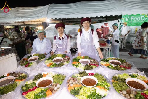 ภาพ No.192855:พิธีถวายภัตตาหารเป็นสังฆทาน แด่พระธรรมยาตรา ณ อนุสรณ์สถานคลองบางนางแท่น อ.สามพราน จ.นครปฐม ในโครงการธรรมยาตรา กตัญญูบูชา มหาปูชนียาจารย์ พระมงคลเทพมุนี(สด จนฺทสโร) พระผู้ปราบมาร อนุสรณ์สถาน 7 แห่ง ปีที่ 13 วันที่ 10 มกราคม พ.ศ. 2568