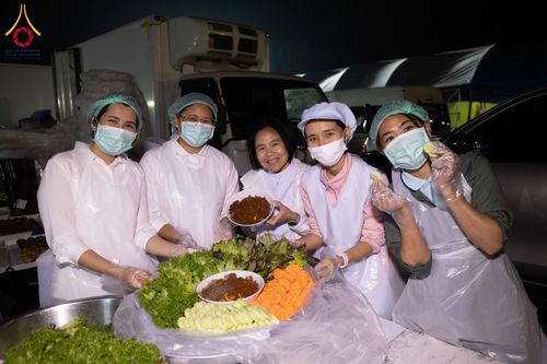 ภาพ No.192856:พิธีถวายภัตตาหารเป็นสังฆทาน แด่พระธรรมยาตรา ณ อนุสรณ์สถานคลองบางนางแท่น อ.สามพราน จ.นครปฐม ในโครงการธรรมยาตรา กตัญญูบูชา มหาปูชนียาจารย์ พระมงคลเทพมุนี(สด จนฺทสโร) พระผู้ปราบมาร อนุสรณ์สถาน 7 แห่ง ปีที่ 13 วันที่ 10 มกราคม พ.ศ. 2568