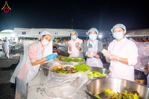 ภาพ No.192864:พิธีถวายภัตตาหารเป็นสังฆทาน แด่พระธรรมยาตรา ณ อนุสรณ์สถานคลองบางนางแท่น อ.สามพราน จ.นครปฐม ในโครงการธรรมยาตรา กตัญญูบูชา มหาปูชนียาจารย์ พระมงคลเทพมุนี(สด จนฺทสโร) พระผู้ปราบมาร อนุสรณ์สถาน 7 แห่ง ปีที่ 13 วันที่ 10 มกราคม พ.ศ. 2568