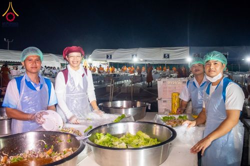 ภาพ No.192863:พิธีถวายภัตตาหารเป็นสังฆทาน แด่พระธรรมยาตรา ณ อนุสรณ์สถานคลองบางนางแท่น อ.สามพราน จ.นครปฐม ในโครงการธรรมยาตรา กตัญญูบูชา มหาปูชนียาจารย์ พระมงคลเทพมุนี(สด จนฺทสโร) พระผู้ปราบมาร อนุสรณ์สถาน 7 แห่ง ปีที่ 13 วันที่ 10 มกราคม พ.ศ. 2568