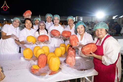 ภาพ No.192867:พิธีถวายภัตตาหารเป็นสังฆทาน แด่พระธรรมยาตรา ณ อนุสรณ์สถานคลองบางนางแท่น อ.สามพราน จ.นครปฐม ในโครงการธรรมยาตรา กตัญญูบูชา มหาปูชนียาจารย์ พระมงคลเทพมุนี(สด จนฺทสโร) พระผู้ปราบมาร อนุสรณ์สถาน 7 แห่ง ปีที่ 13 วันที่ 10 มกราคม พ.ศ. 2568