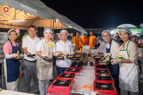 ภาพ No.192868:พิธีถวายภัตตาหารเป็นสังฆทาน แด่พระธรรมยาตรา ณ อนุสรณ์สถานคลองบางนางแท่น อ.สามพราน จ.นครปฐม ในโครงการธรรมยาตรา กตัญญูบูชา มหาปูชนียาจารย์ พระมงคลเทพมุนี(สด จนฺทสโร) พระผู้ปราบมาร อนุสรณ์สถาน 7 แห่ง ปีที่ 13 วันที่ 10 มกราคม พ.ศ. 2568