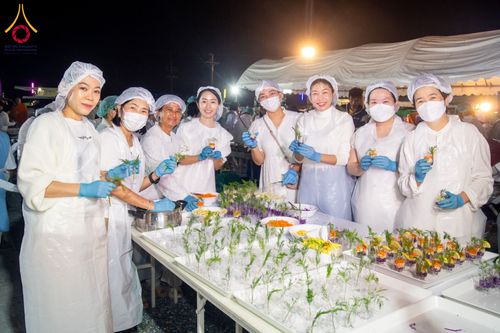 ภาพ No.192870:พิธีถวายภัตตาหารเป็นสังฆทาน แด่พระธรรมยาตรา ณ อนุสรณ์สถานคลองบางนางแท่น อ.สามพราน จ.นครปฐม ในโครงการธรรมยาตรา กตัญญูบูชา มหาปูชนียาจารย์ พระมงคลเทพมุนี(สด จนฺทสโร) พระผู้ปราบมาร อนุสรณ์สถาน 7 แห่ง ปีที่ 13 วันที่ 10 มกราคม พ.ศ. 2568