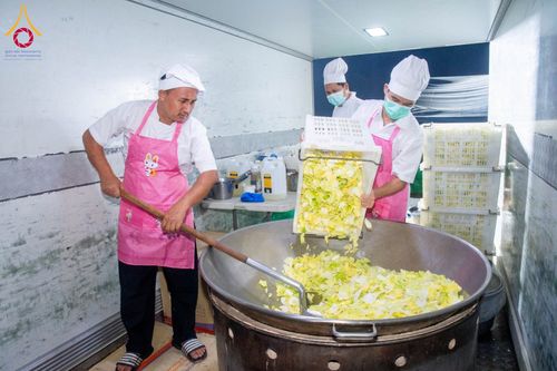 ภาพ No.192875:พิธีถวายภัตตาหารเป็นสังฆทาน แด่พระธรรมยาตรา ณ อนุสรณ์สถานคลองบางนางแท่น อ.สามพราน จ.นครปฐม ในโครงการธรรมยาตรา กตัญญูบูชา มหาปูชนียาจารย์ พระมงคลเทพมุนี(สด จนฺทสโร) พระผู้ปราบมาร อนุสรณ์สถาน 7 แห่ง ปีที่ 13 วันที่ 10 มกราคม พ.ศ. 2568