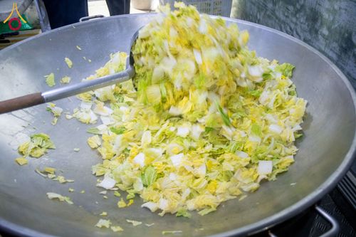 ภาพ No.192874:พิธีถวายภัตตาหารเป็นสังฆทาน แด่พระธรรมยาตรา ณ อนุสรณ์สถานคลองบางนางแท่น อ.สามพราน จ.นครปฐม ในโครงการธรรมยาตรา กตัญญูบูชา มหาปูชนียาจารย์ พระมงคลเทพมุนี(สด จนฺทสโร) พระผู้ปราบมาร อนุสรณ์สถาน 7 แห่ง ปีที่ 13 วันที่ 10 มกราคม พ.ศ. 2568