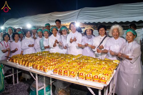 ภาพ No.192881:พิธีถวายภัตตาหารเป็นสังฆทาน แด่พระธรรมยาตรา ณ อนุสรณ์สถานคลองบางนางแท่น อ.สามพราน จ.นครปฐม ในโครงการธรรมยาตรา กตัญญูบูชา มหาปูชนียาจารย์ พระมงคลเทพมุนี(สด จนฺทสโร) พระผู้ปราบมาร อนุสรณ์สถาน 7 แห่ง ปีที่ 13 วันที่ 10 มกราคม พ.ศ. 2568