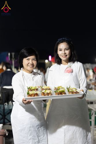 ภาพ No.192880:พิธีถวายภัตตาหารเป็นสังฆทาน แด่พระธรรมยาตรา ณ อนุสรณ์สถานคลองบางนางแท่น อ.สามพราน จ.นครปฐม ในโครงการธรรมยาตรา กตัญญูบูชา มหาปูชนียาจารย์ พระมงคลเทพมุนี(สด จนฺทสโร) พระผู้ปราบมาร อนุสรณ์สถาน 7 แห่ง ปีที่ 13 วันที่ 10 มกราคม พ.ศ. 2568