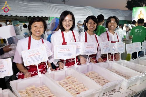 ภาพ No.192884:พิธีถวายภัตตาหารเป็นสังฆทาน แด่พระธรรมยาตรา ณ อนุสรณ์สถานคลองบางนางแท่น อ.สามพราน จ.นครปฐม ในโครงการธรรมยาตรา กตัญญูบูชา มหาปูชนียาจารย์ พระมงคลเทพมุนี(สด จนฺทสโร) พระผู้ปราบมาร อนุสรณ์สถาน 7 แห่ง ปีที่ 13 วันที่ 10 มกราคม พ.ศ. 2568