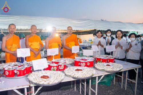 ภาพ No.192887:พิธีถวายภัตตาหารเป็นสังฆทาน แด่พระธรรมยาตรา ณ อนุสรณ์สถานคลองบางนางแท่น อ.สามพราน จ.นครปฐม ในโครงการธรรมยาตรา กตัญญูบูชา มหาปูชนียาจารย์ พระมงคลเทพมุนี(สด จนฺทสโร) พระผู้ปราบมาร อนุสรณ์สถาน 7 แห่ง ปีที่ 13 วันที่ 10 มกราคม พ.ศ. 2568