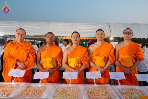 ภาพ No.192889:พิธีถวายภัตตาหารเป็นสังฆทาน แด่พระธรรมยาตรา ณ อนุสรณ์สถานคลองบางนางแท่น อ.สามพราน จ.นครปฐม ในโครงการธรรมยาตรา กตัญญูบูชา มหาปูชนียาจารย์ พระมงคลเทพมุนี(สด จนฺทสโร) พระผู้ปราบมาร อนุสรณ์สถาน 7 แห่ง ปีที่ 13 วันที่ 10 มกราคม พ.ศ. 2568
