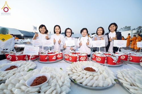 ภาพ No.192890:พิธีถวายภัตตาหารเป็นสังฆทาน แด่พระธรรมยาตรา ณ อนุสรณ์สถานคลองบางนางแท่น อ.สามพราน จ.นครปฐม ในโครงการธรรมยาตรา กตัญญูบูชา มหาปูชนียาจารย์ พระมงคลเทพมุนี(สด จนฺทสโร) พระผู้ปราบมาร อนุสรณ์สถาน 7 แห่ง ปีที่ 13 วันที่ 10 มกราคม พ.ศ. 2568