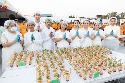 ภาพ No.192902:พิธีถวายภัตตาหารเป็นสังฆทาน แด่พระธรรมยาตรา ณ อนุสรณ์สถานคลองบางนางแท่น อ.สามพราน จ.นครปฐม ในโครงการธรรมยาตรา กตัญญูบูชา มหาปูชนียาจารย์ พระมงคลเทพมุนี(สด จนฺทสโร) พระผู้ปราบมาร อนุสรณ์สถาน 7 แห่ง ปีที่ 13 วันที่ 10 มกราคม พ.ศ. 2568