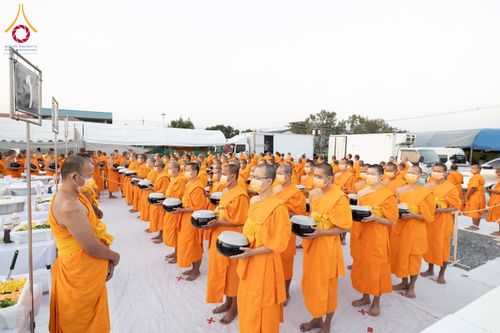 ภาพ No.192905:พิธีถวายภัตตาหารเป็นสังฆทาน แด่พระธรรมยาตรา ณ อนุสรณ์สถานคลองบางนางแท่น อ.สามพราน จ.นครปฐม ในโครงการธรรมยาตรา กตัญญูบูชา มหาปูชนียาจารย์ พระมงคลเทพมุนี(สด จนฺทสโร) พระผู้ปราบมาร อนุสรณ์สถาน 7 แห่ง ปีที่ 13 วันที่ 10 มกราคม พ.ศ. 2568