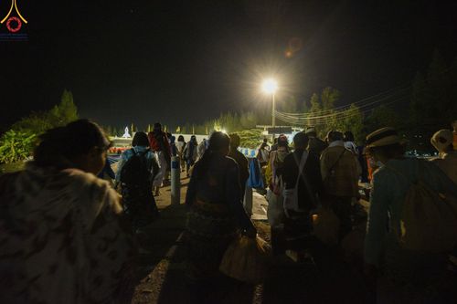 ภาพ No.193092:พิธีตักบาตรพระธรรมยาตรา ณ อนุสรณ์สถานคลองบางนางแท่น อ.สามพราน จ.นครปฐม ในโครงการธรรมยาตรา กตัญญูบูชา มหาปูชนียาจารย์ พระมงคลเทพมุนี(สด จนฺทสโร) พระผู้ปราบมาร อนุสรณ์สถาน 7 แห่ง ปีที่ 13 วันที่ 11 มกราคม พ.ศ.2568