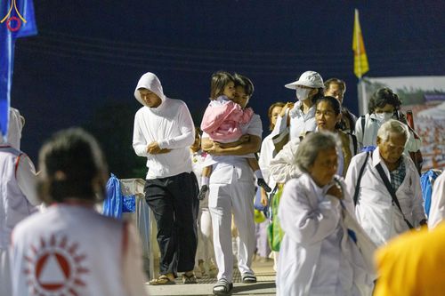 ภาพ No.193094:พิธีตักบาตรพระธรรมยาตรา ณ อนุสรณ์สถานคลองบางนางแท่น อ.สามพราน จ.นครปฐม ในโครงการธรรมยาตรา กตัญญูบูชา มหาปูชนียาจารย์ พระมงคลเทพมุนี(สด จนฺทสโร) พระผู้ปราบมาร อนุสรณ์สถาน 7 แห่ง ปีที่ 13 วันที่ 11 มกราคม พ.ศ.2568