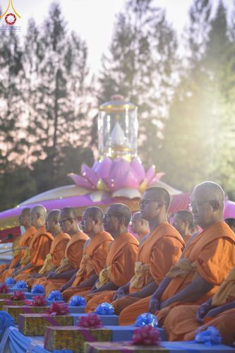 ภาพ No.193097:พิธีตักบาตรพระธรรมยาตรา ณ อนุสรณ์สถานคลองบางนางแท่น อ.สามพราน จ.นครปฐม ในโครงการธรรมยาตรา กตัญญูบูชา มหาปูชนียาจารย์ พระมงคลเทพมุนี(สด จนฺทสโร) พระผู้ปราบมาร อนุสรณ์สถาน 7 แห่ง ปีที่ 13 วันที่ 11 มกราคม พ.ศ.2568