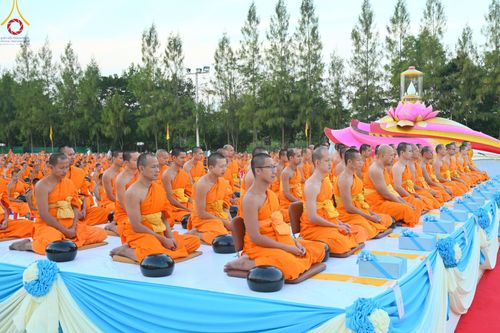 ภาพ No.193098:พิธีตักบาตรพระธรรมยาตรา ณ อนุสรณ์สถานคลองบางนางแท่น อ.สามพราน จ.นครปฐม ในโครงการธรรมยาตรา กตัญญูบูชา มหาปูชนียาจารย์ พระมงคลเทพมุนี(สด จนฺทสโร) พระผู้ปราบมาร อนุสรณ์สถาน 7 แห่ง ปีที่ 13 วันที่ 11 มกราคม พ.ศ.2568