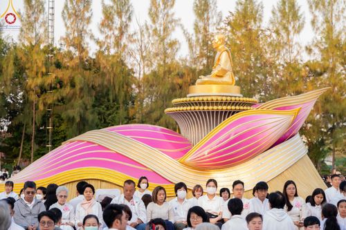 ภาพ No.193100:พิธีตักบาตรพระธรรมยาตรา ณ อนุสรณ์สถานคลองบางนางแท่น อ.สามพราน จ.นครปฐม ในโครงการธรรมยาตรา กตัญญูบูชา มหาปูชนียาจารย์ พระมงคลเทพมุนี(สด จนฺทสโร) พระผู้ปราบมาร อนุสรณ์สถาน 7 แห่ง ปีที่ 13 วันที่ 11 มกราคม พ.ศ.2568