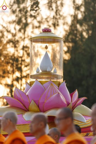 ภาพ No.193101:พิธีตักบาตรพระธรรมยาตรา ณ อนุสรณ์สถานคลองบางนางแท่น อ.สามพราน จ.นครปฐม ในโครงการธรรมยาตรา กตัญญูบูชา มหาปูชนียาจารย์ พระมงคลเทพมุนี(สด จนฺทสโร) พระผู้ปราบมาร อนุสรณ์สถาน 7 แห่ง ปีที่ 13 วันที่ 11 มกราคม พ.ศ.2568