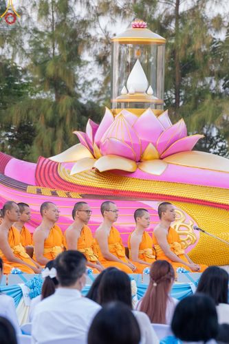 ภาพ No.193102:พิธีตักบาตรพระธรรมยาตรา ณ อนุสรณ์สถานคลองบางนางแท่น อ.สามพราน จ.นครปฐม ในโครงการธรรมยาตรา กตัญญูบูชา มหาปูชนียาจารย์ พระมงคลเทพมุนี(สด จนฺทสโร) พระผู้ปราบมาร อนุสรณ์สถาน 7 แห่ง ปีที่ 13 วันที่ 11 มกราคม พ.ศ.2568