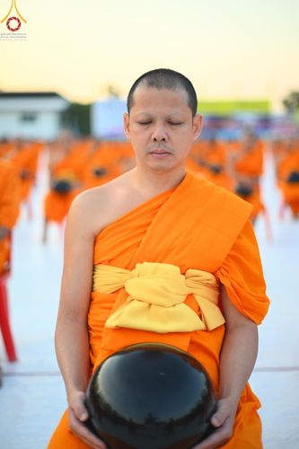 ภาพ No.193106:พิธีตักบาตรพระธรรมยาตรา ณ อนุสรณ์สถานคลองบางนางแท่น อ.สามพราน จ.นครปฐม ในโครงการธรรมยาตรา กตัญญูบูชา มหาปูชนียาจารย์ พระมงคลเทพมุนี(สด จนฺทสโร) พระผู้ปราบมาร อนุสรณ์สถาน 7 แห่ง ปีที่ 13 วันที่ 11 มกราคม พ.ศ.2568