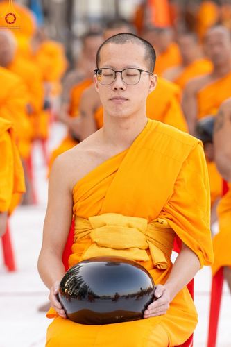 ภาพ No.193107:พิธีตักบาตรพระธรรมยาตรา ณ อนุสรณ์สถานคลองบางนางแท่น อ.สามพราน จ.นครปฐม ในโครงการธรรมยาตรา กตัญญูบูชา มหาปูชนียาจารย์ พระมงคลเทพมุนี(สด จนฺทสโร) พระผู้ปราบมาร อนุสรณ์สถาน 7 แห่ง ปีที่ 13 วันที่ 11 มกราคม พ.ศ.2568