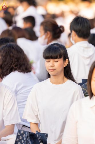 ภาพ No.193112:พิธีตักบาตรพระธรรมยาตรา ณ อนุสรณ์สถานคลองบางนางแท่น อ.สามพราน จ.นครปฐม ในโครงการธรรมยาตรา กตัญญูบูชา มหาปูชนียาจารย์ พระมงคลเทพมุนี(สด จนฺทสโร) พระผู้ปราบมาร อนุสรณ์สถาน 7 แห่ง ปีที่ 13 วันที่ 11 มกราคม พ.ศ.2568