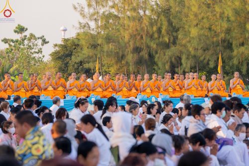 ภาพ No.193116:พิธีตักบาตรพระธรรมยาตรา ณ อนุสรณ์สถานคลองบางนางแท่น อ.สามพราน จ.นครปฐม ในโครงการธรรมยาตรา กตัญญูบูชา มหาปูชนียาจารย์ พระมงคลเทพมุนี(สด จนฺทสโร) พระผู้ปราบมาร อนุสรณ์สถาน 7 แห่ง ปีที่ 13 วันที่ 11 มกราคม พ.ศ.2568