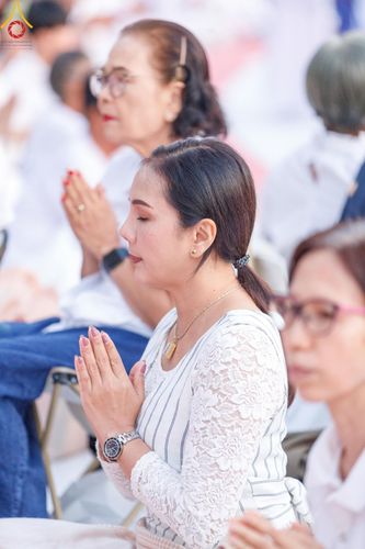 ภาพ No.193125:พิธีตักบาตรพระธรรมยาตรา ณ อนุสรณ์สถานคลองบางนางแท่น อ.สามพราน จ.นครปฐม ในโครงการธรรมยาตรา กตัญญูบูชา มหาปูชนียาจารย์ พระมงคลเทพมุนี(สด จนฺทสโร) พระผู้ปราบมาร อนุสรณ์สถาน 7 แห่ง ปีที่ 13 วันที่ 11 มกราคม พ.ศ.2568