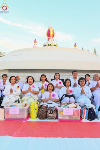 ภาพ No.193131:พิธีตักบาตรพระธรรมยาตรา ณ อนุสรณ์สถานคลองบางนางแท่น อ.สามพราน จ.นครปฐม ในโครงการธรรมยาตรา กตัญญูบูชา มหาปูชนียาจารย์ พระมงคลเทพมุนี(สด จนฺทสโร) พระผู้ปราบมาร อนุสรณ์สถาน 7 แห่ง ปีที่ 13 วันที่ 11 มกราคม พ.ศ.2568