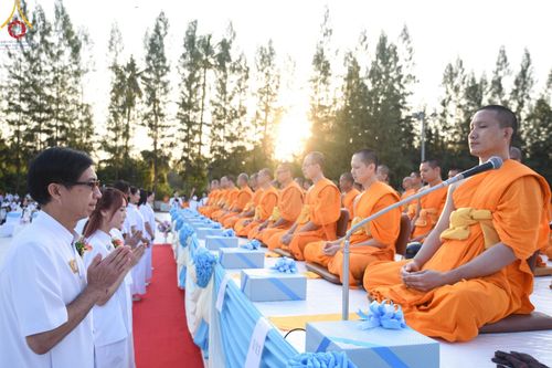 ภาพ No.193132:พิธีตักบาตรพระธรรมยาตรา ณ อนุสรณ์สถานคลองบางนางแท่น อ.สามพราน จ.นครปฐม ในโครงการธรรมยาตรา กตัญญูบูชา มหาปูชนียาจารย์ พระมงคลเทพมุนี(สด จนฺทสโร) พระผู้ปราบมาร อนุสรณ์สถาน 7 แห่ง ปีที่ 13 วันที่ 11 มกราคม พ.ศ.2568