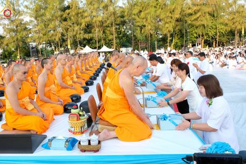 ภาพ No.193135:พิธีตักบาตรพระธรรมยาตรา ณ อนุสรณ์สถานคลองบางนางแท่น อ.สามพราน จ.นครปฐม ในโครงการธรรมยาตรา กตัญญูบูชา มหาปูชนียาจารย์ พระมงคลเทพมุนี(สด จนฺทสโร) พระผู้ปราบมาร อนุสรณ์สถาน 7 แห่ง ปีที่ 13 วันที่ 11 มกราคม พ.ศ.2568