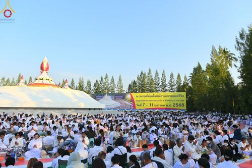 ภาพ No.193137:พิธีตักบาตรพระธรรมยาตรา ณ อนุสรณ์สถานคลองบางนางแท่น อ.สามพราน จ.นครปฐม ในโครงการธรรมยาตรา กตัญญูบูชา มหาปูชนียาจารย์ พระมงคลเทพมุนี(สด จนฺทสโร) พระผู้ปราบมาร อนุสรณ์สถาน 7 แห่ง ปีที่ 13 วันที่ 11 มกราคม พ.ศ.2568