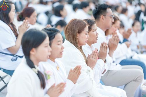 ภาพ No.193140:พิธีตักบาตรพระธรรมยาตรา ณ อนุสรณ์สถานคลองบางนางแท่น อ.สามพราน จ.นครปฐม ในโครงการธรรมยาตรา กตัญญูบูชา มหาปูชนียาจารย์ พระมงคลเทพมุนี(สด จนฺทสโร) พระผู้ปราบมาร อนุสรณ์สถาน 7 แห่ง ปีที่ 13 วันที่ 11 มกราคม พ.ศ.2568