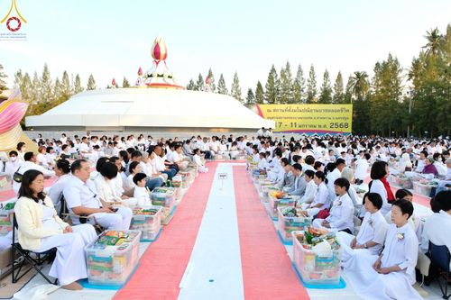 ภาพ No.193142:พิธีตักบาตรพระธรรมยาตรา ณ อนุสรณ์สถานคลองบางนางแท่น อ.สามพราน จ.นครปฐม ในโครงการธรรมยาตรา กตัญญูบูชา มหาปูชนียาจารย์ พระมงคลเทพมุนี(สด จนฺทสโร) พระผู้ปราบมาร อนุสรณ์สถาน 7 แห่ง ปีที่ 13 วันที่ 11 มกราคม พ.ศ.2568